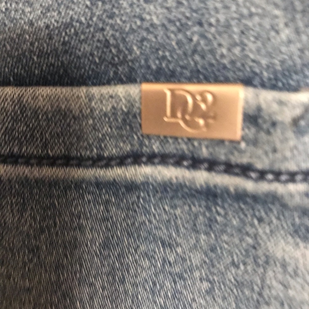 Like new! Diane Gilman Embroidery Roses Jeans. Size 4. Soft! - Picture 5 of 9